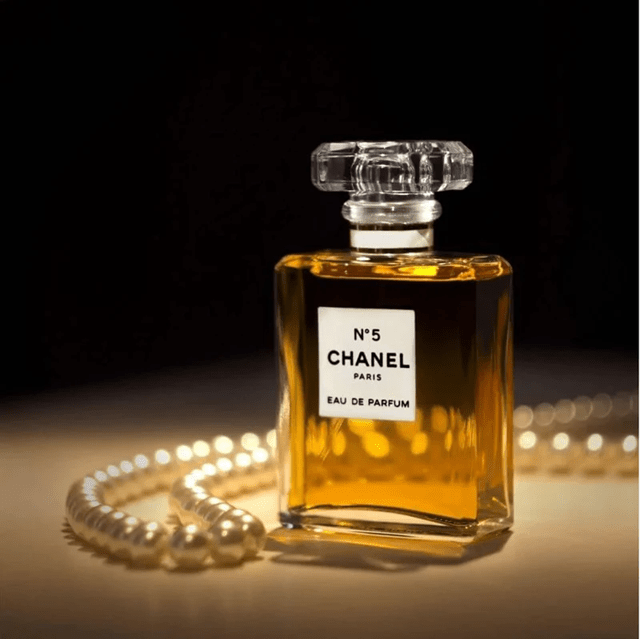 Chanel N5 EDP 100 ml ( Christmas Package)